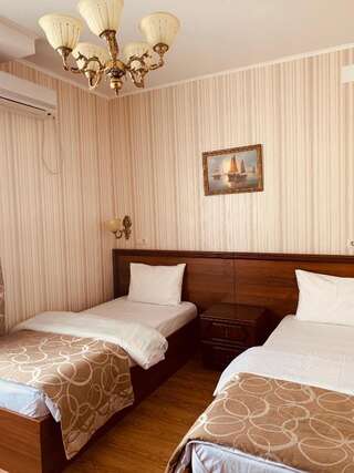 Мини-отель ТриАрт Адлер Стандартный двухместный номер с 1 кроватью или 2 отдельными кроватями-2